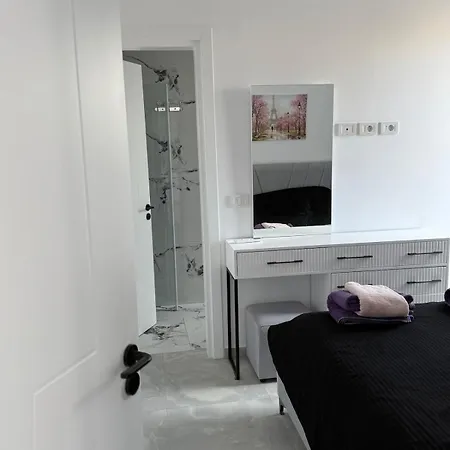 アパート Sol Aparments Don Bosco ティラナ